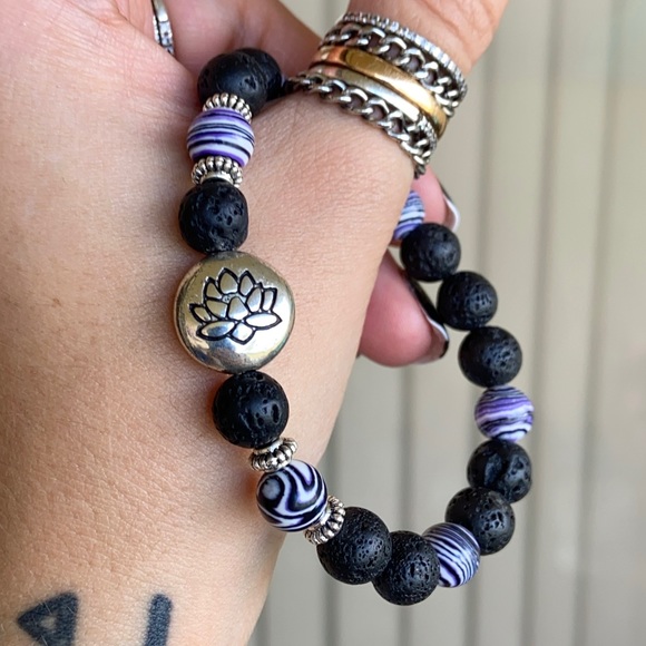 Black lava purple agate lotus flower bead bracelet - Picture 6 of 11